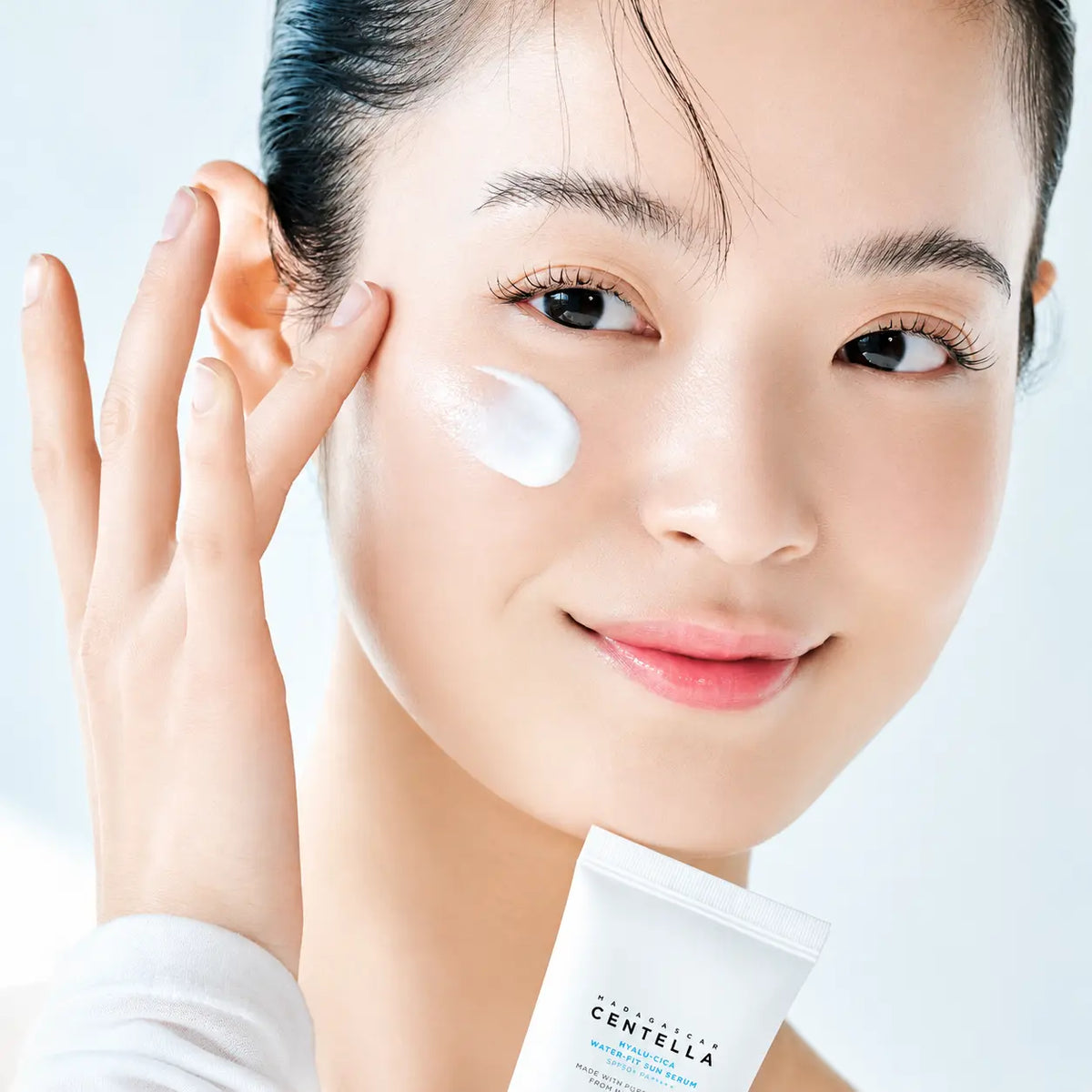 SKIN1004 - Madagascar Centella Hyalu-Cica Water-Fit Sun Serum SPF50+ PA++++ - 100 mL